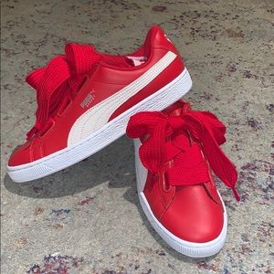 Women’s pumas !!BRAND NEW!! (red)